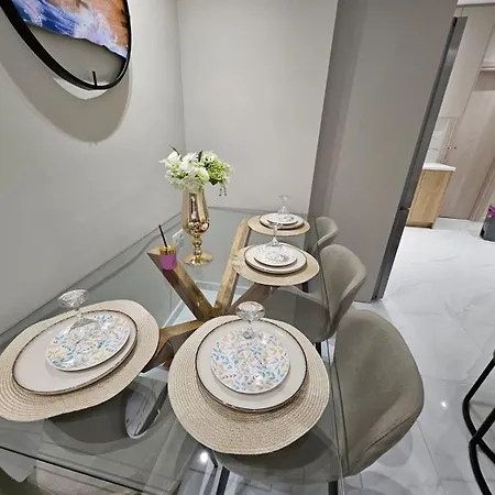 Agora Luxury Flat 5 ルートラキ